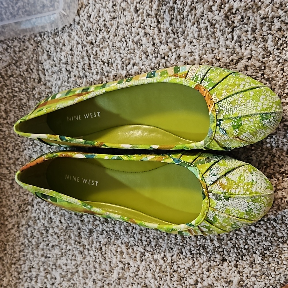 Nine West green printed flats 8.5